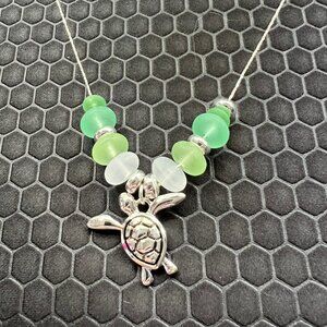 Turtle Necklace with Green Seaglass Made of White Gold Plated
